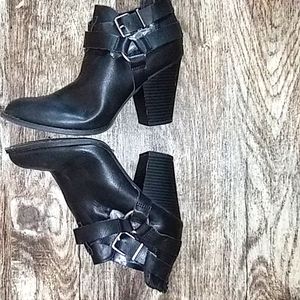 +EXPRESS BLACK FAUX LEATHER BUCKLE STRAP ANKLE BOO